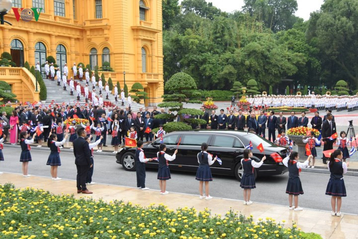 cuban president welcomed in hanoi