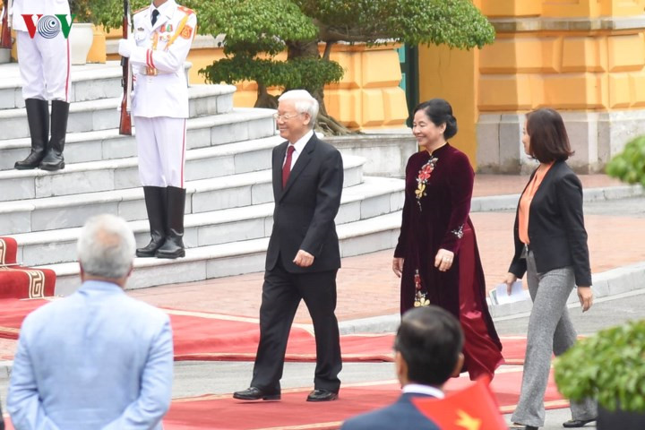 cuban president welcomed in hanoi