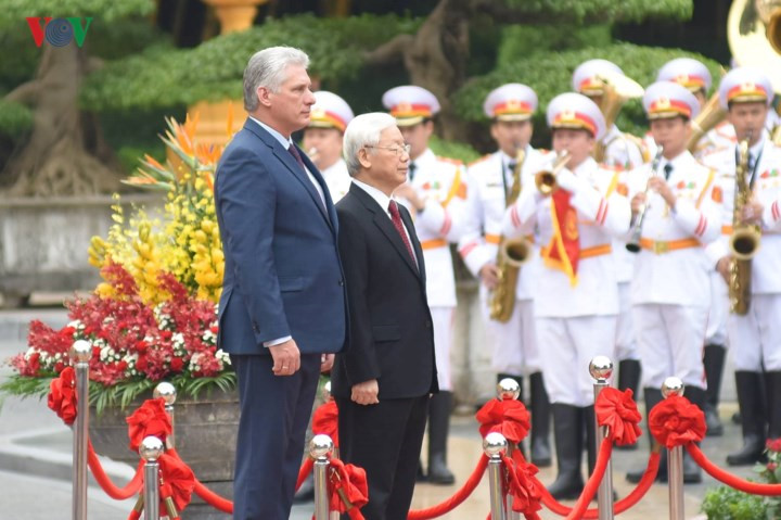 cuban president welcomed in hanoi