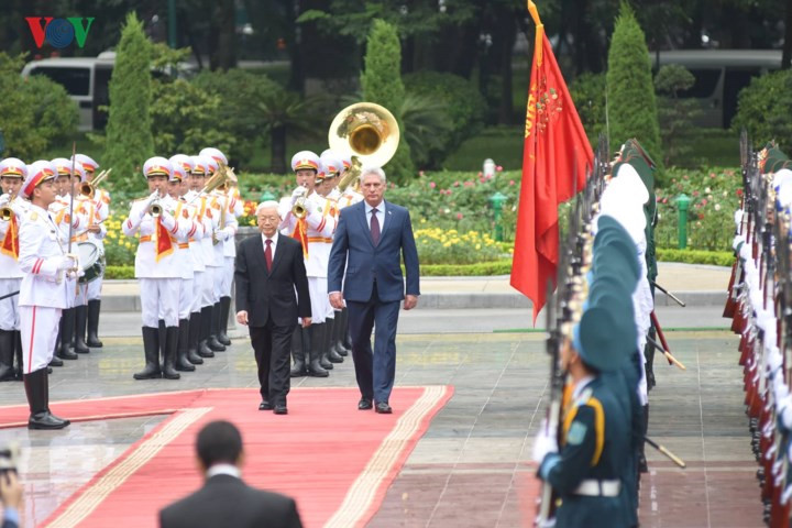 cuban president welcomed in hanoi