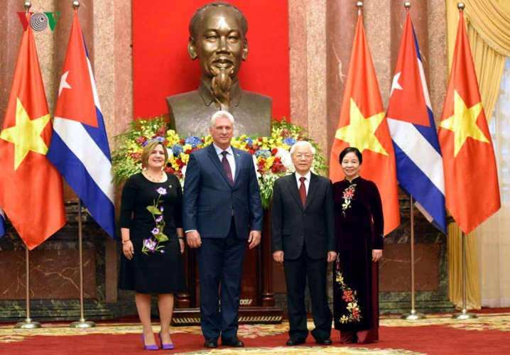 cuban president welcomed in hanoi