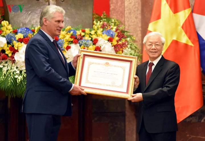 cuban president welcomed in hanoi