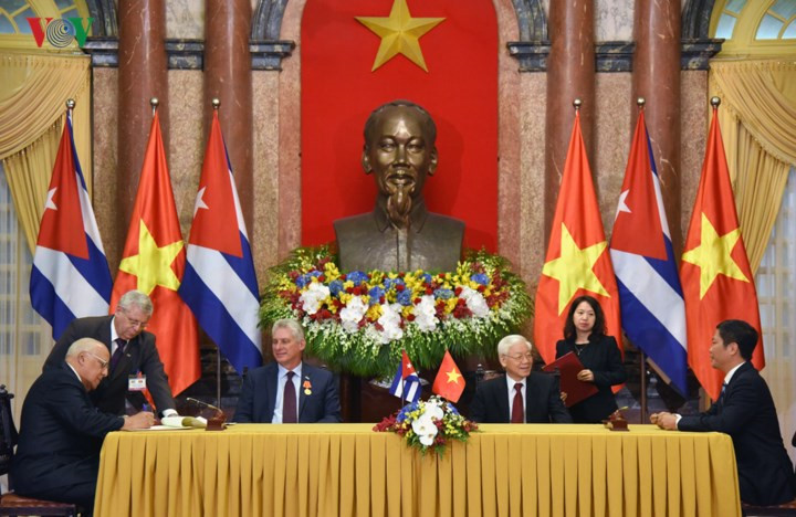 cuban president welcomed in hanoi