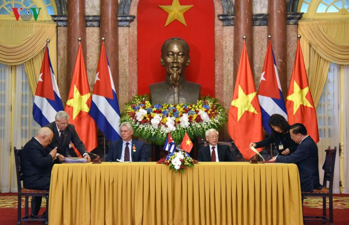 cuban president welcomed in hanoi