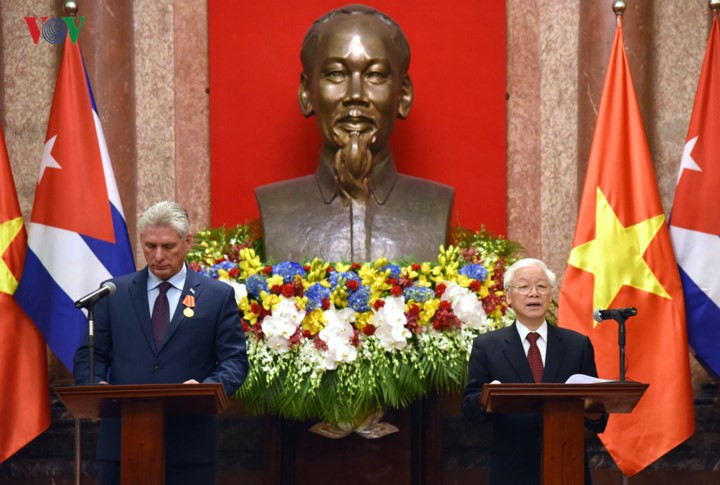 cuban president welcomed in hanoi