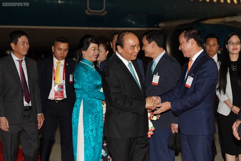 pm phuc arrives in bangkok for 35th asean summit