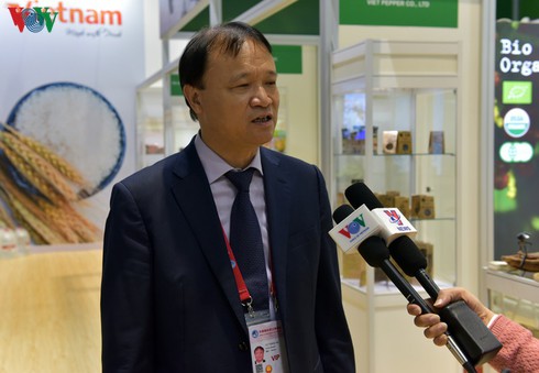 vietnamese products to be exported to china via official channels