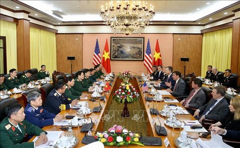 us secretary of defence pays official visit to vietnam