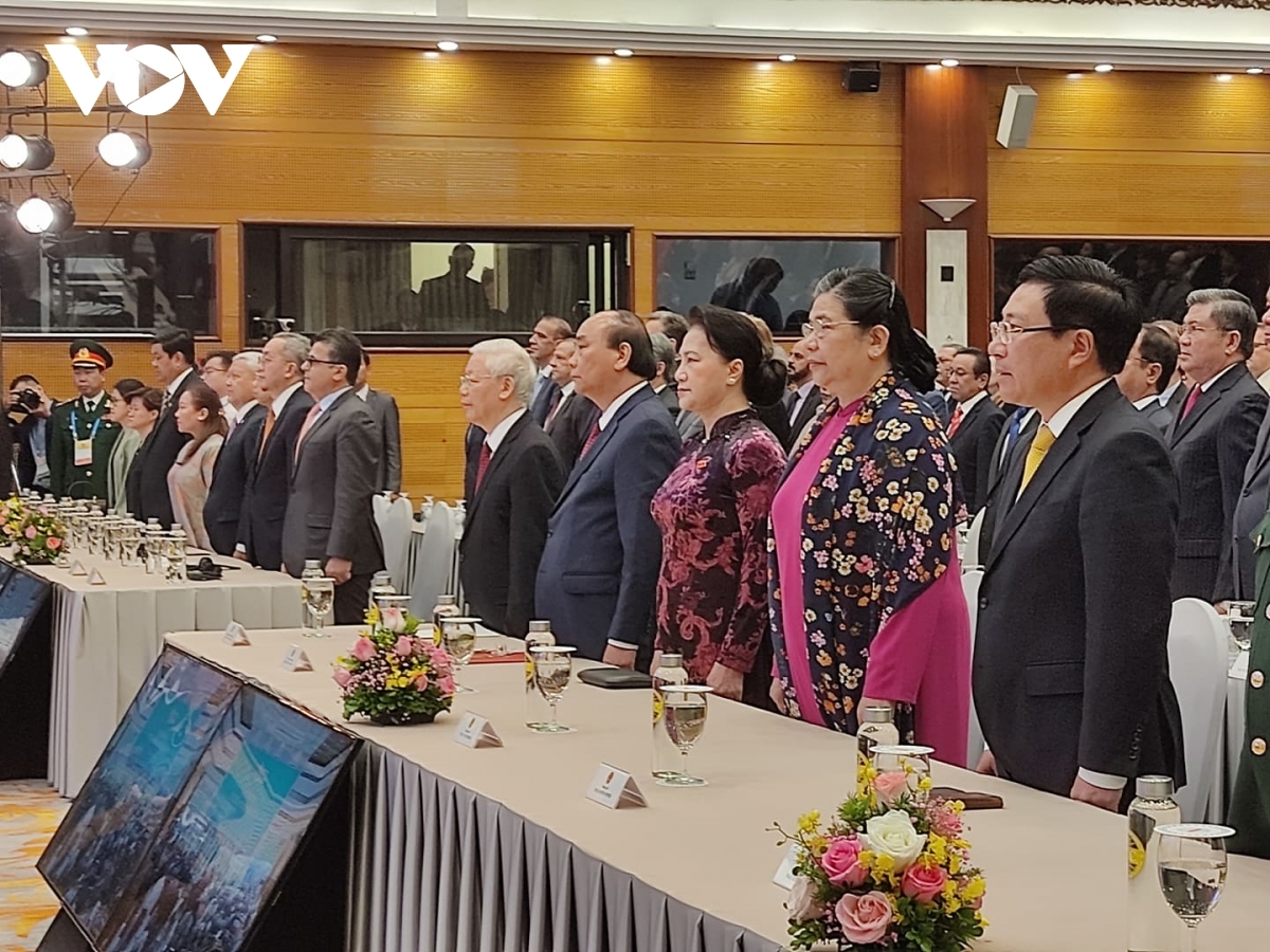 Vietnamese leaders and international guests attend the opening ceremony of the 37th ASEAN Summit