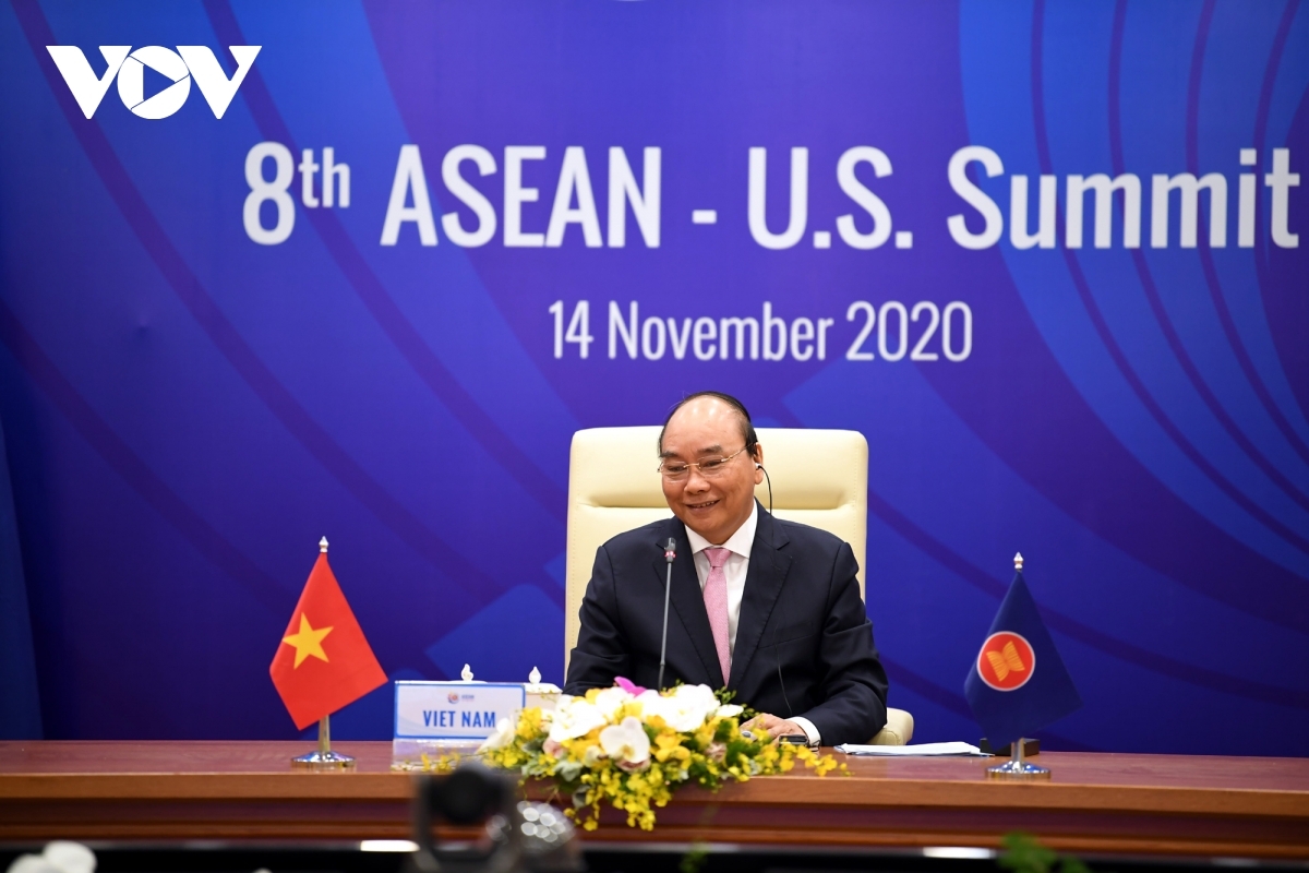 Vietnamese Prime Minister Nguyen Xuan Phuc addresses the 8th ASEAn-US Summit in Hanoi on November 14.