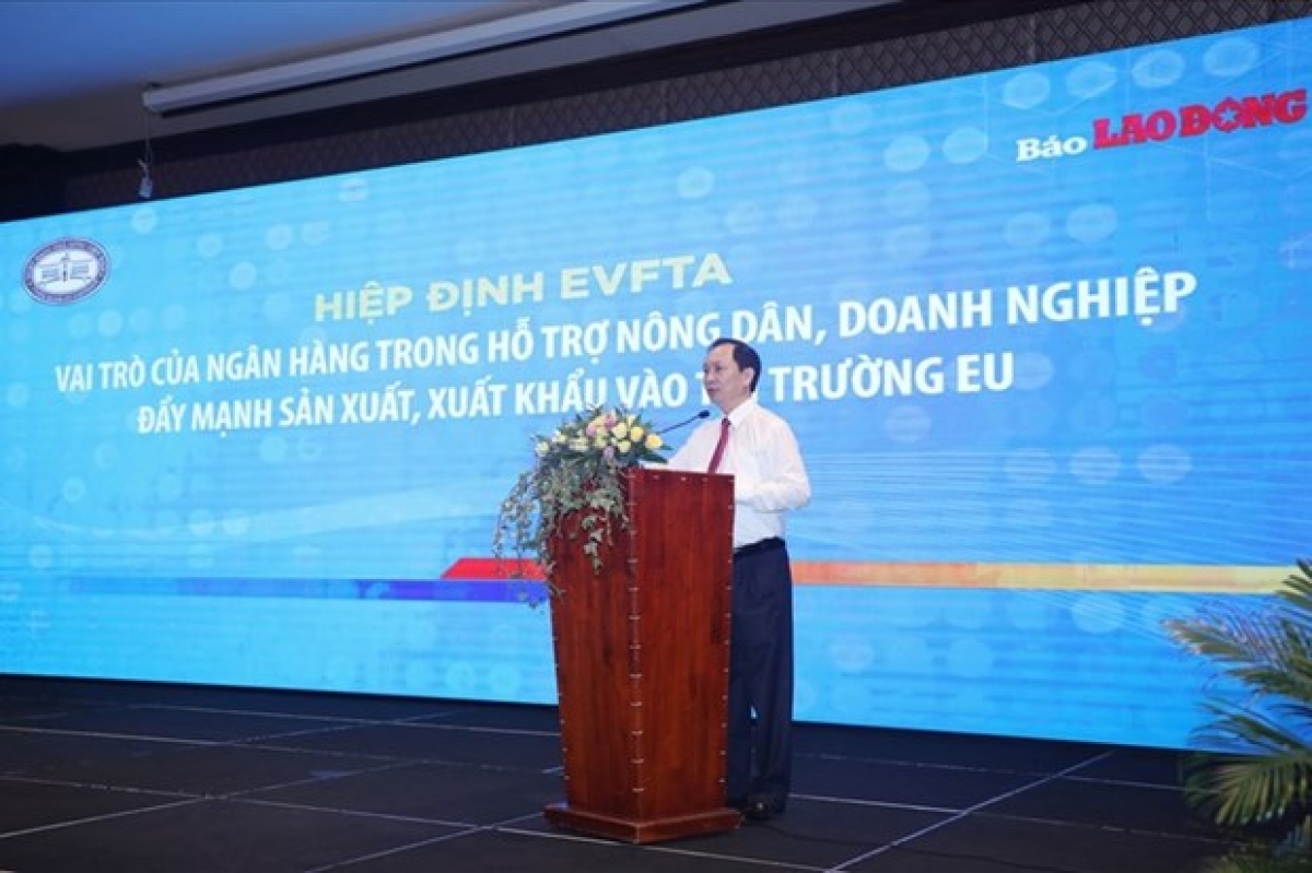 Deputy Governor of the State Bank of Vietnam (SBV) Dao Minh Tu speaks at the workshop. (Photo: laodong.vn)