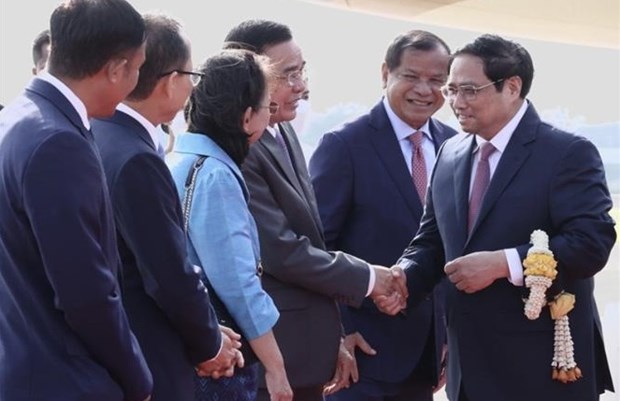 PM Pham Minh Chinh arrives in Phnom Penh, starting official trip to Cambodia hinh anh 2