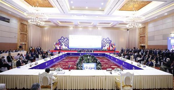 ASEAN needs to join hands to create new growth engine: PM hinh anh 2