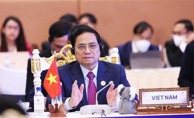 PM attends ASEAN summits with partners in Phnom Penh hinh anh 3