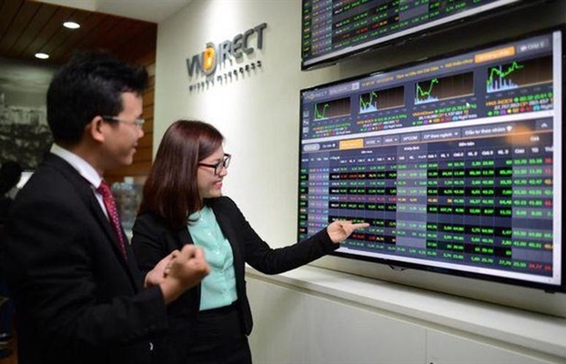 Securities companies adjust business results amid market downturn