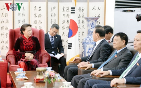 na chairwoman meets vietnams honorary consul general in rok region