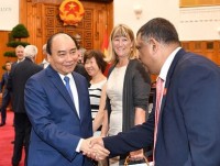 PM Phuc: Vietnam persists with open visa policy