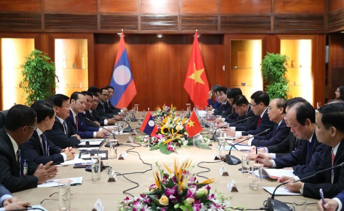 Talks between the two nations' government leaders. The visit to Vietnam by the Lao PM comes after both countries have successfully contained the COVID-19 pandemic, with Vietnam reporting no new infections for nearly three months and put in good control of the disease which earn international plaudit. Meanwhile, the Government of Laos has officially declared the victory of the first phase COVID-19 campaign. (Photo: VNA)