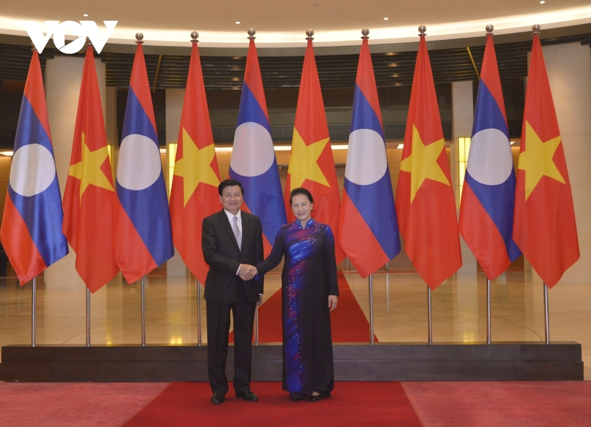 National Assembly Chairwoman Nguyen Thi Kim Ngan meets Lao Prime Minister Thongloun Sisoulith on December 6 on the occassion of the latter's Vietnam visit for the 43rd session of the Vietnam - Laos Intergovernmental Committee on Bilateral Cooperation.