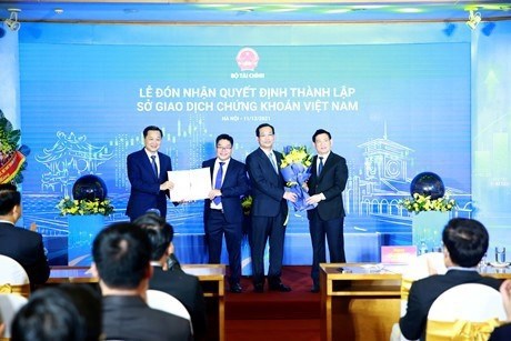 Vietnam Stock Exchange makes debut hinh anh 1