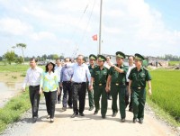 The Permanent Deputy Prime Minister  examines the work of anti-smuggling in An Giang
