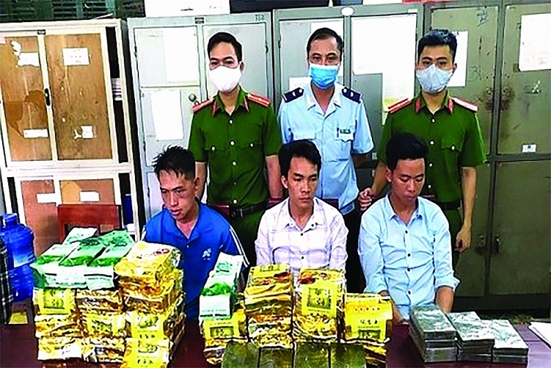 Nghe An Customs Department works with Ky Son police (Nghe An province) to successfully handle a case of transnational drug trafficking.