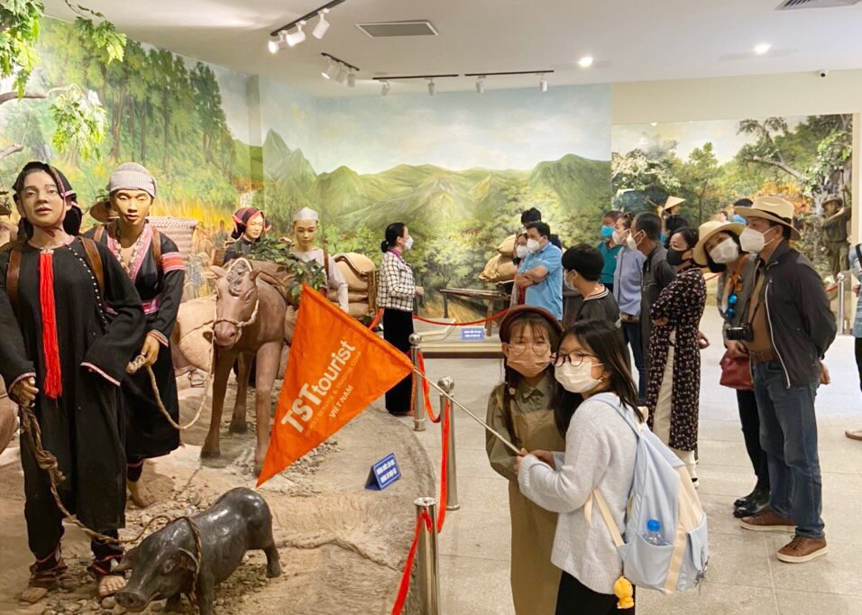 Tourists join a tour in Dien Bien in the early days of 2022. Photo: TST tourist