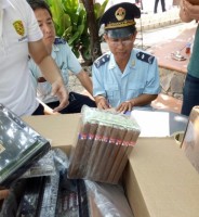 Seized illegal shipment of about 8 billion VND in Moc Bai border gate