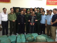 Ha Tinh Customs coordinated to arrest a subject transporting 294 kg of meth