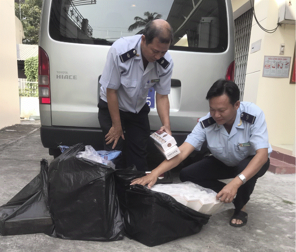 Dong Thap Customs discovers several cases of storage and transporting smuggled goods