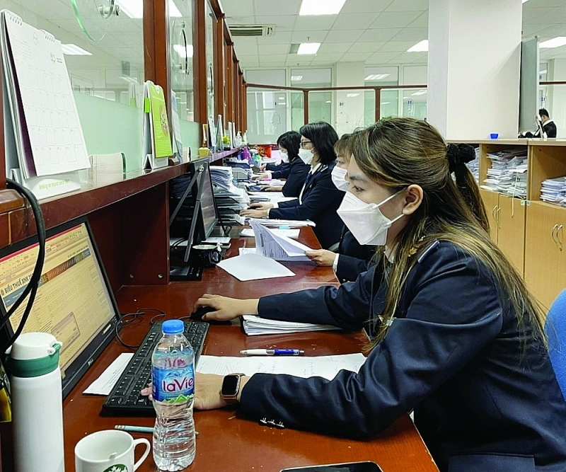Professional activities at Noi Bai International Airport Customs Branch. Photo: N.Linh