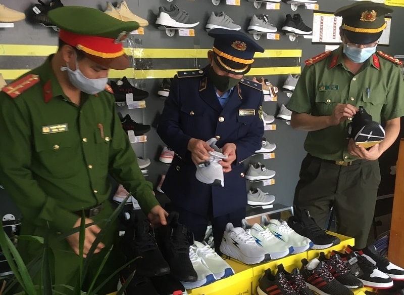 Competent forces check infringing goods