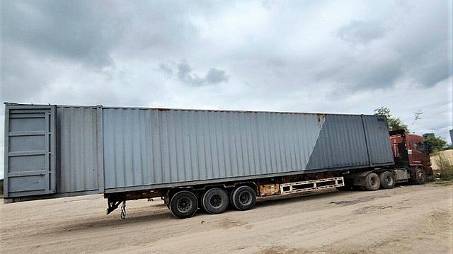 General Department of Vietnam Customs (GDVC) has strengthened the control of overloaded and oversized vehicles transporting goods which are subject to customs supervision.Source: Internet