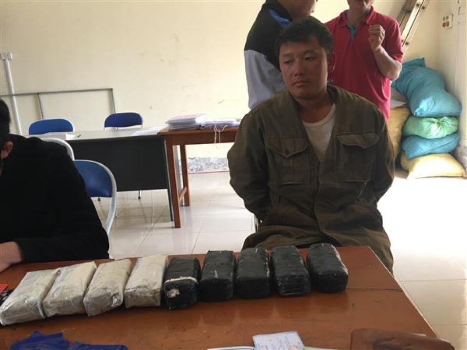 dien bien customs coordinated to arrest a subject who transported 22000 tablets of ecstasy