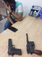 Discovery of 2 hidden pistols in luggage of entry passenger