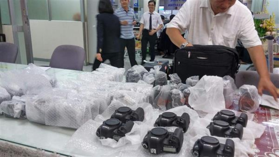 seize a shipment of smuggled camera via aviation