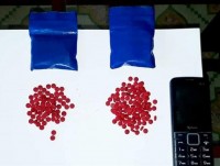 Arrest a person transporting 400 tablets of synthetic narcotic
