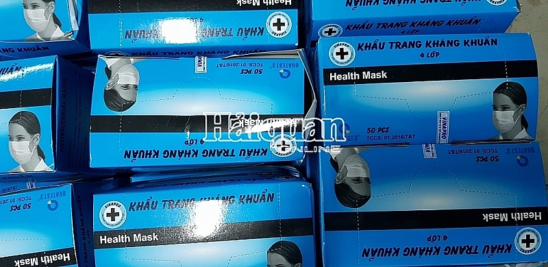 an giang customs seizes huge case of illegally exported gauze masks to be sent to cambodia