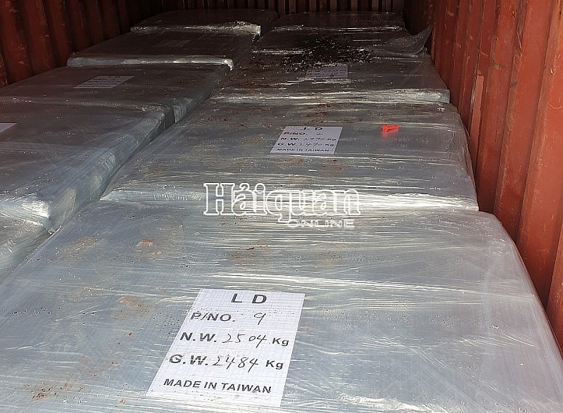 stopping a case of importing tens of tonnes of used plated of lead acid accumulator at hai phong port
