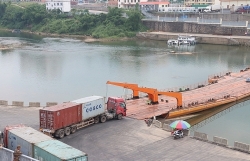 Quang Ninh: Strictly control goods crossing pontoon bridge km3+4 alongside pandemic prevention