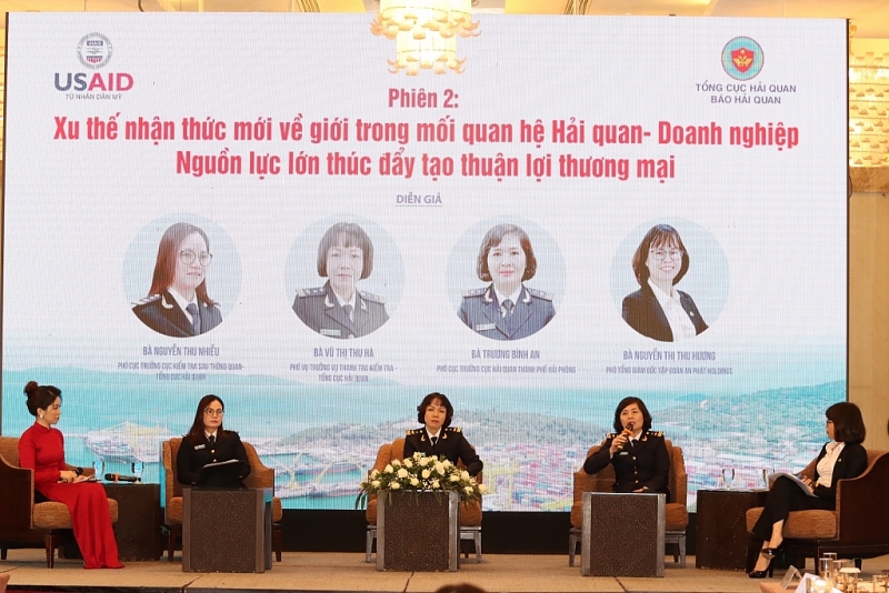 Guest speakers participate in the second panel discussion. Photo: Thái Bình