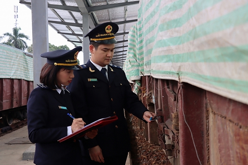 Professional activities at Lao Cai International Railway Station Customs Branch. Photo: T.Bình