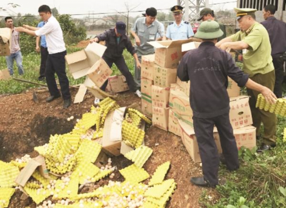 quang ninh customs strictly control smuggled foods