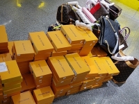 Inspecting many business locations trading fake goods of famous brands