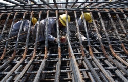 Steel prices surge, Vietnam Association of Construction Contractors calls for help