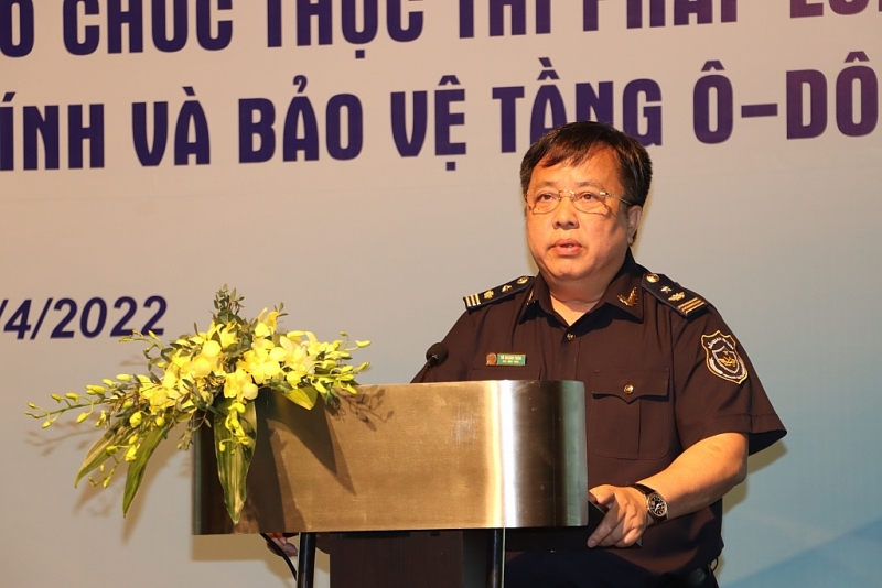 Deputy Director of the Anti-smuggling and Investigation Department Vu Quang Toan make a speech at the conference. Photo: Thái Bình