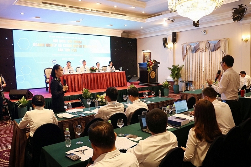 Ho Chi Minh City Customs discussed with businesses at the Dialogue Conference  on March 31, 2023.