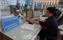 Huu Nghi Customs works through noon to improve clearance capacity