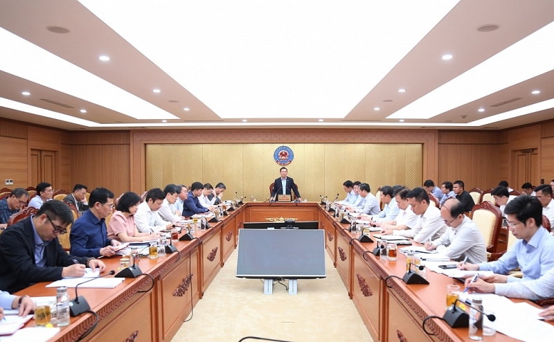 Minister of Finance Ho Duc Phoc chair the briefing meeting to evaluate task performance in March and the first quarter of 2023 and the implementation plan in April and the second quarter 2023 of Ministry of Finance. 