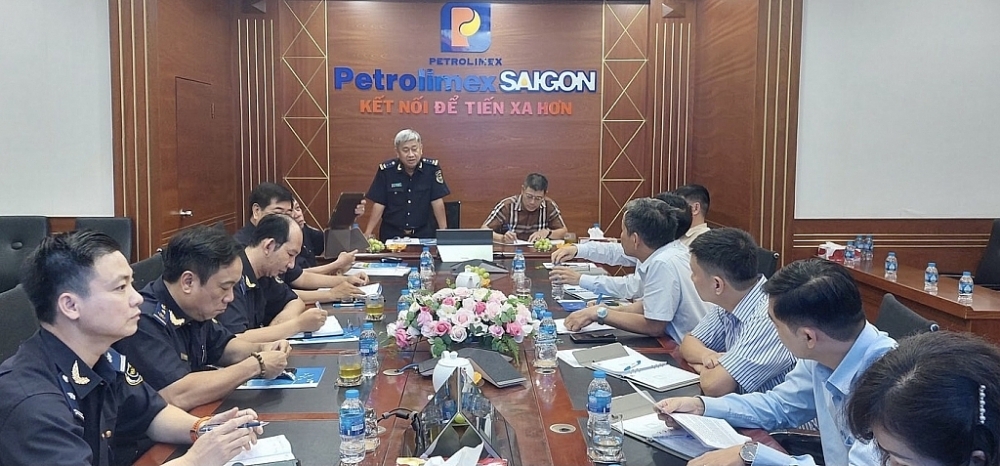 Saigon port area 3 Customs improves the coordination efficiency of importing and exporting petroleum